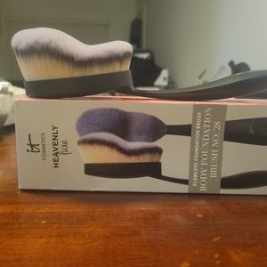 Flawless foundation brush